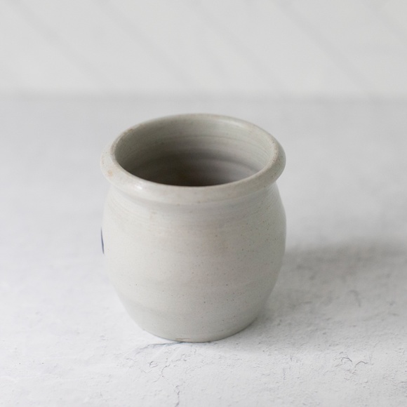 Williamsburg Pottery salt glazed small jar crock blue leaves - Picture 2 of 6